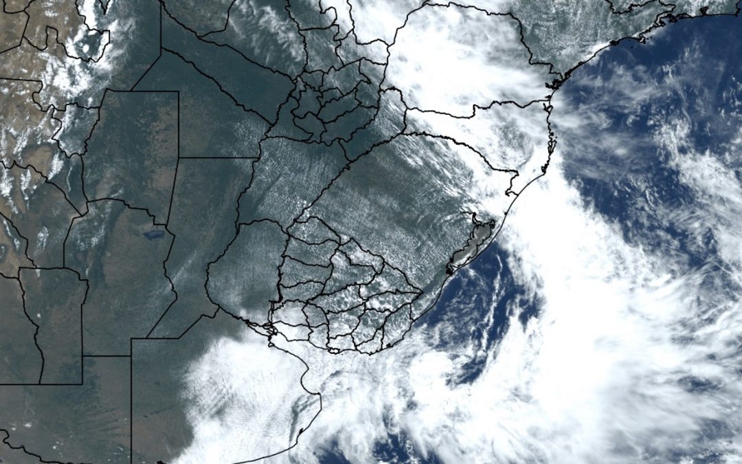 Ciclone de Natal na costa não terá grande impacto no continente Ciclone extratropical - mais um neste mês - se formou neste dia de Natal a Leste do Uruguai e a Sudeste do Chuí