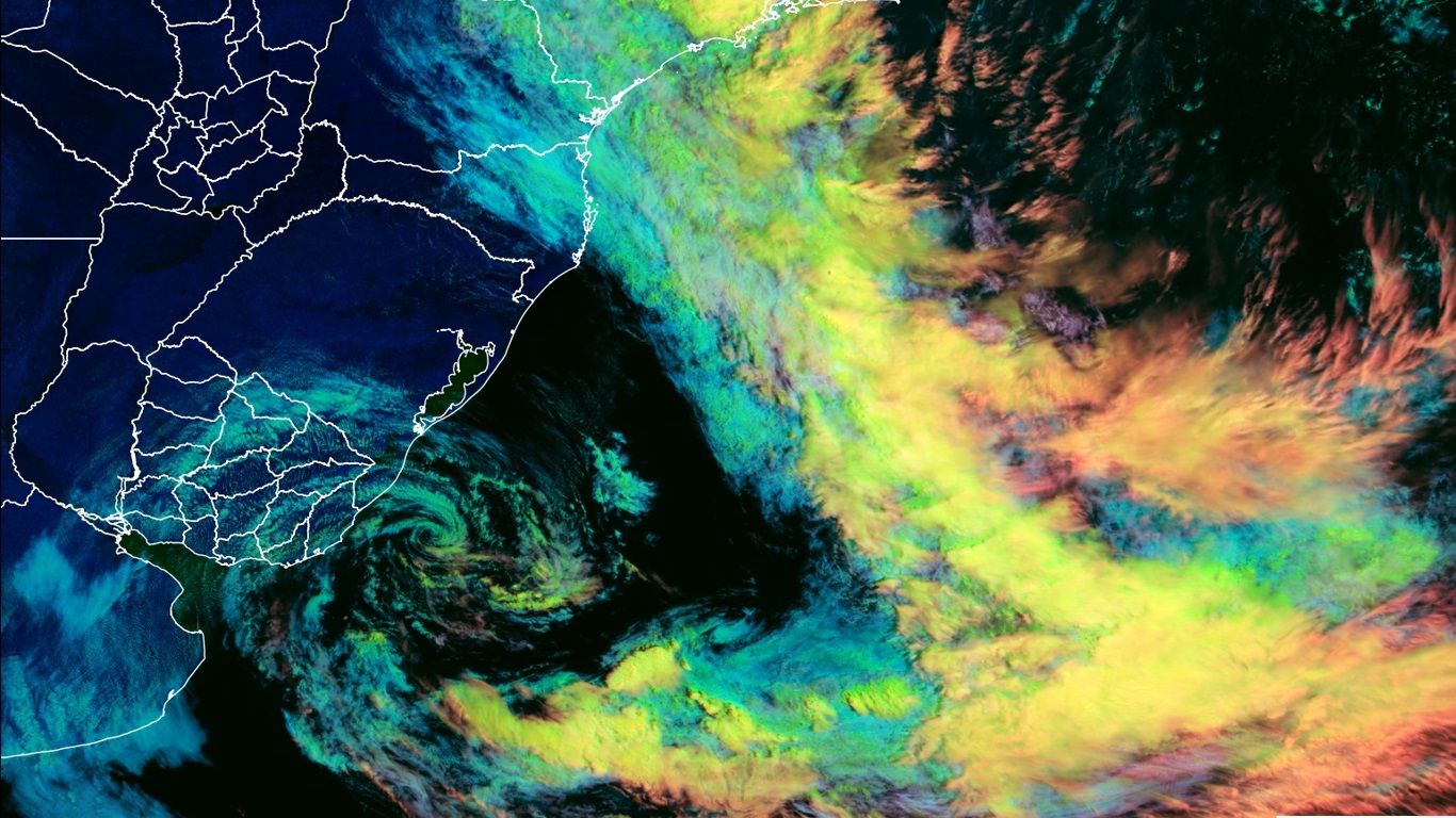 <span class="entry-title-primary">Por que essa imagem de satélite é incomum no fim do ano?</span> <h2 class="entry-subtitle">Imagem de satélite da manhã desta quinta-feira mostra um ciclone extratropical maduro a Leste do Uruguai e do Sul do Brasil </h2>