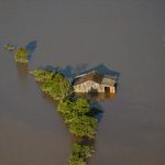 Risco crítico de enchente e deslizamentos em Santa Catarina e Paraná