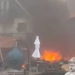 Avião cai em Gramado e atinge prédios sob forte nevoeiro