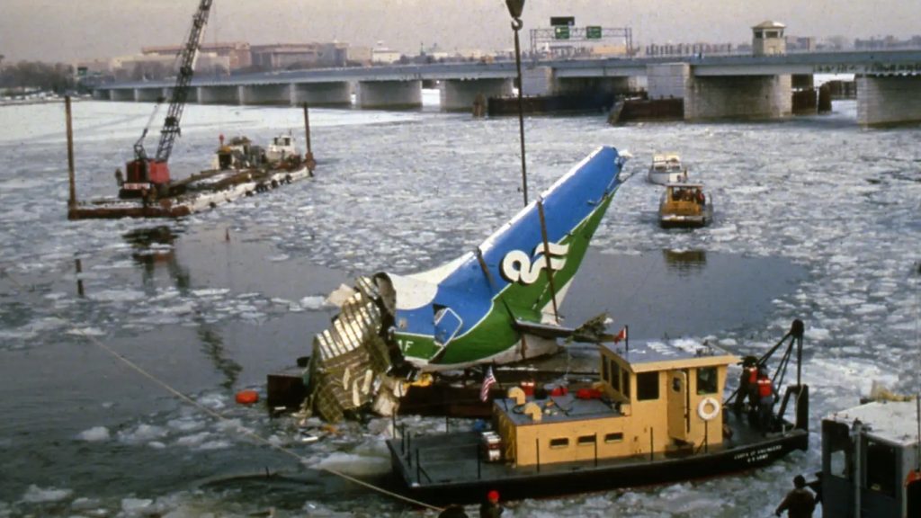 Desastre aéreo em Washington traz memória do Air Florida 90 no Potomac