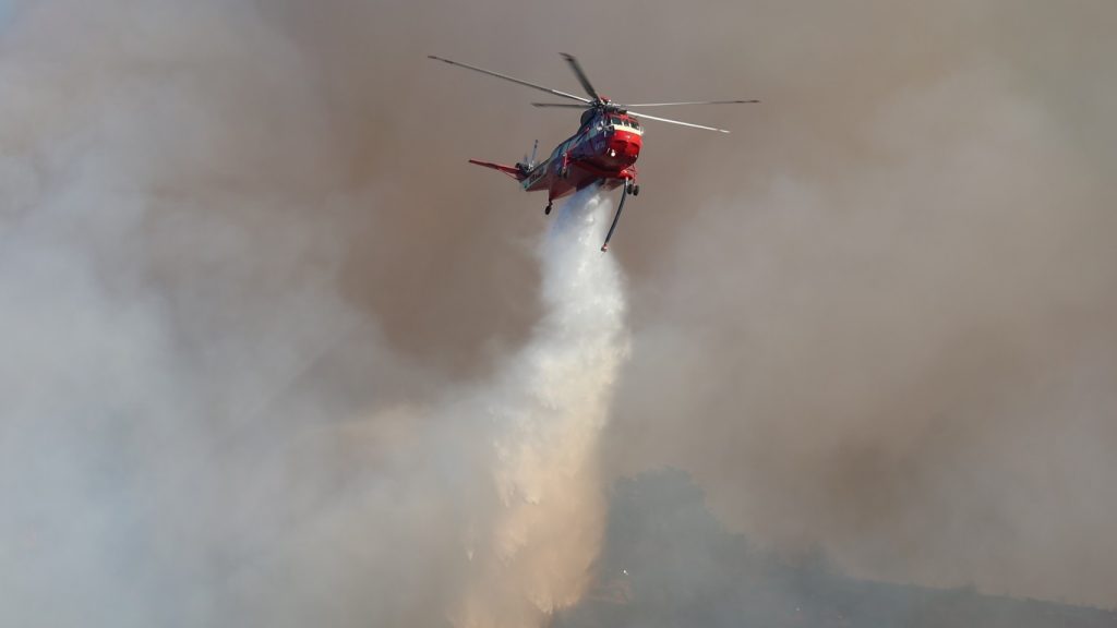 Por que bombeiros de Los Angeles usam água do mar em último recurso