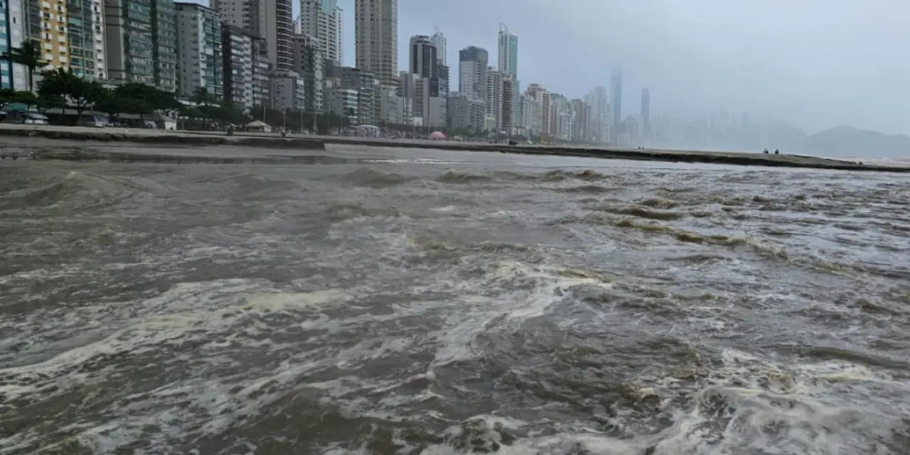 <span class="entry-title-primary">Imagens mostram como ficou Balneário Camboriú com a chuva intensa</span> <h2 class="entry-subtitle">Balneário Camboriú teve vários pontos de alagamentos na manhã de hoje. Chuva em BC superou 100 mm em poucas horas. Veja as imagens. </h2>