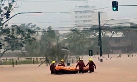 <span class="entry-title-primary">Florianópolis decreta emergência, chuva já soma 350 mm e continua hoje</span> <h2 class="entry-subtitle">Florianópolis está em situação de emergência após mais de 350 mm com previsão ainda de chuva para esta sexta-feira </h2>