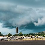 Semana começa com chuva irregular e temporais bastante localizados