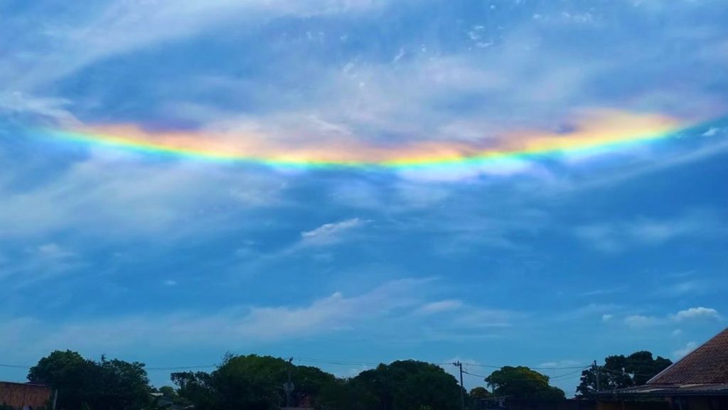 Raro “arco íris de fogo” no céu de Porto Alegre e outras cidades gaúchas