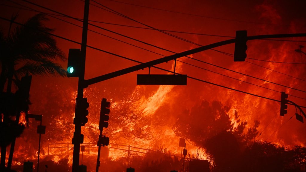 Incêndios catastróficos em Los Angeles em meio a vendaval histórico