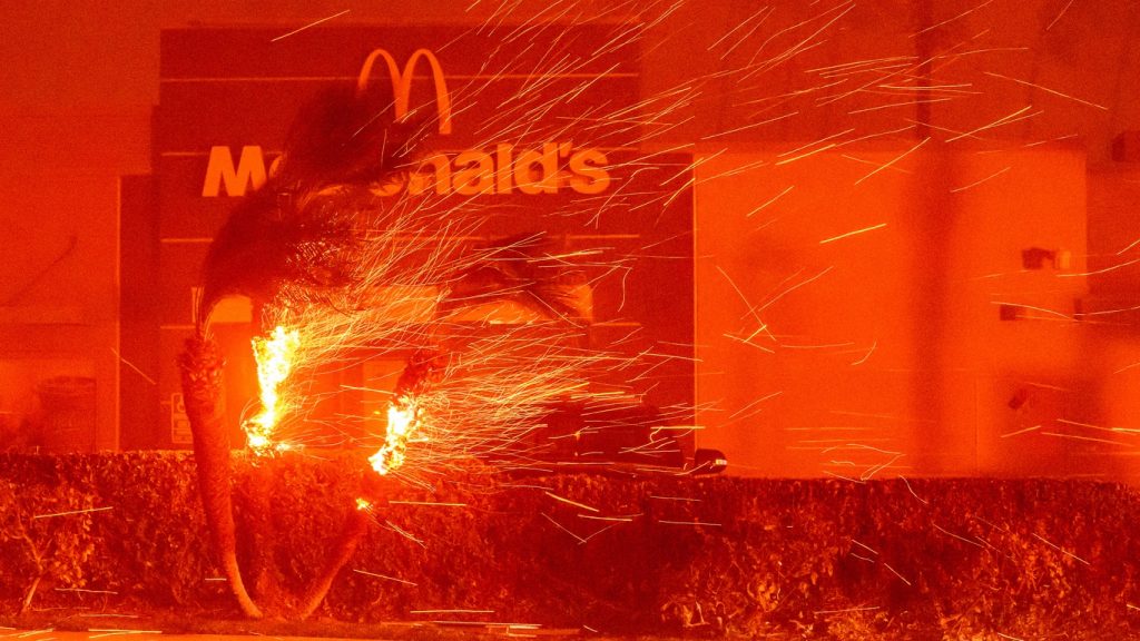 O que é o vento de Santa Ana que causa os incêndios na Califórnia