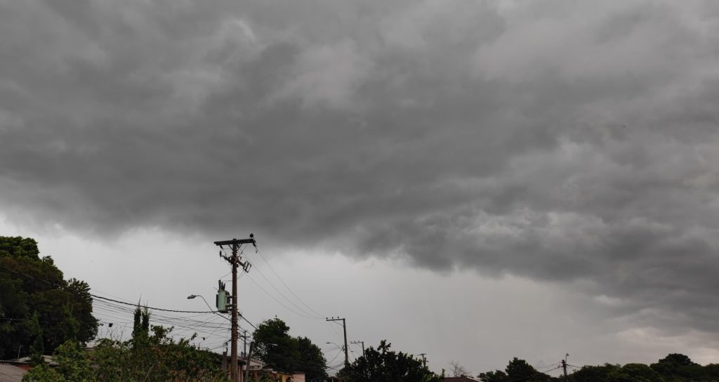 Chuva começa a retornar após semanas de tempo seco e vai aumentar