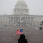 A posse de chuva e frio nos EUA que terminou na morte do presidente