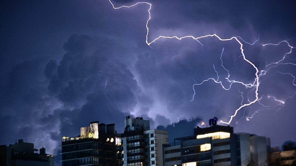 Risco de tempestades com vento e granizo nas próximas horas