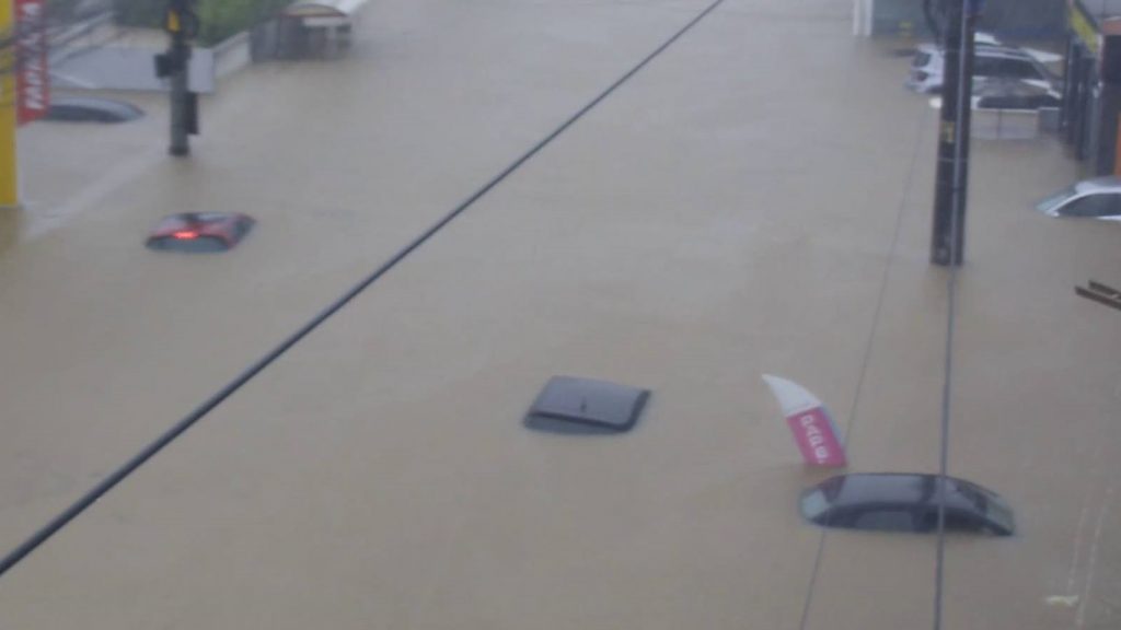 Chuva orográfica de 300 mm traz emergência e caos em Santa Catarina