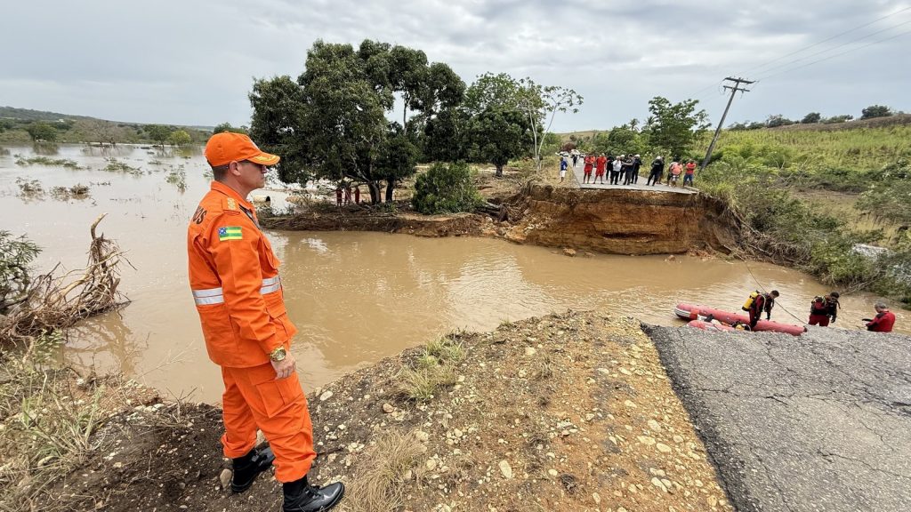 Chuva provoca mortes e vai seguir intensa no Nordeste do Brasil