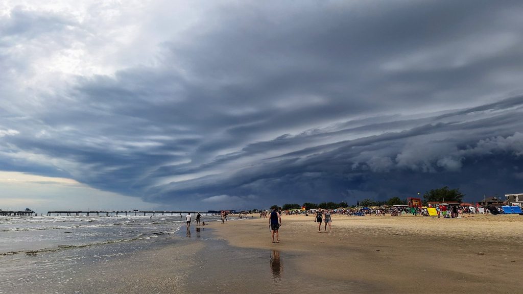 Começo de ano com chuva forte, granizo e vendavais: temporais seguem?