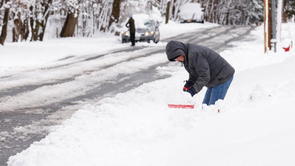 New York under heavy snowfall and whiteout conditions; safety alerts issued