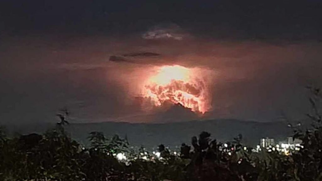 A imagem da semana: um “vulcão” no céu da Grande Porto Alegre