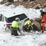 Califórnia registra 250 mm de chuva, vento de 200 km/h e nevasca
