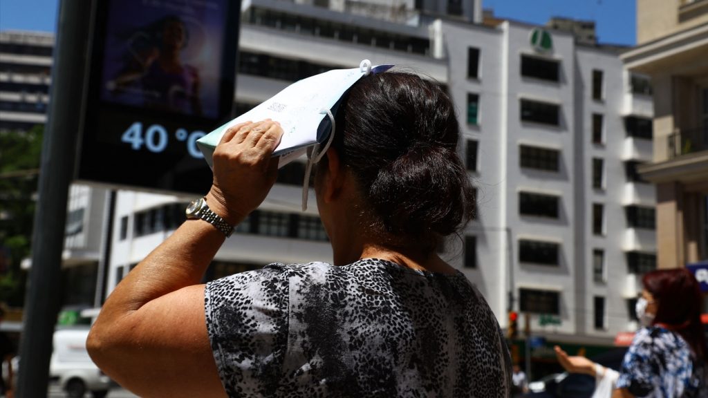Calor castiga gaúchos e traz marcas históricas em Porto Alegre e região