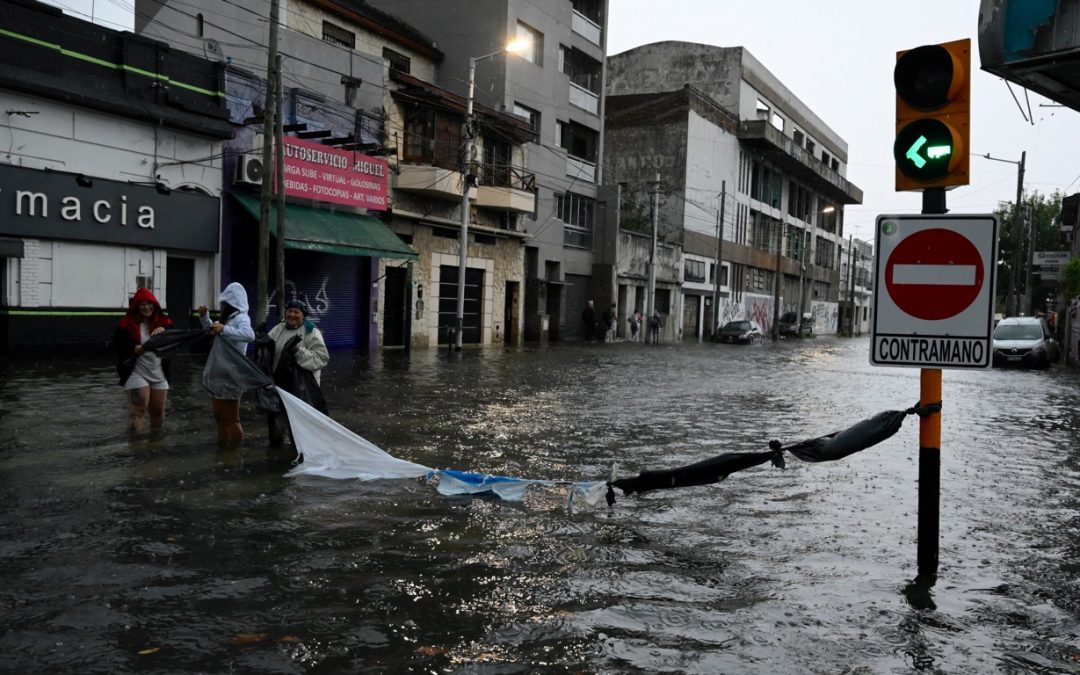 Chuva que trará enchentes na Argentina chegará ao Rio Grande do Sul? Volumes extremos a exepcionalmente altos de chuva são previstos para este fim de fevereiro e o começo de março na Argentina
