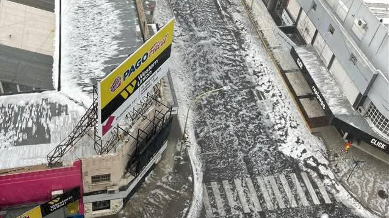<span class="entry-title-primary">Calor causa grande tempestade de granizo na Argentina; veja vídeos</span> <h2 class="entry-subtitle">Violenta tempestade de granizo acompanhada de vendaval atingiu na tarde deste domingo a cidade de Bahia Blanca </h2>