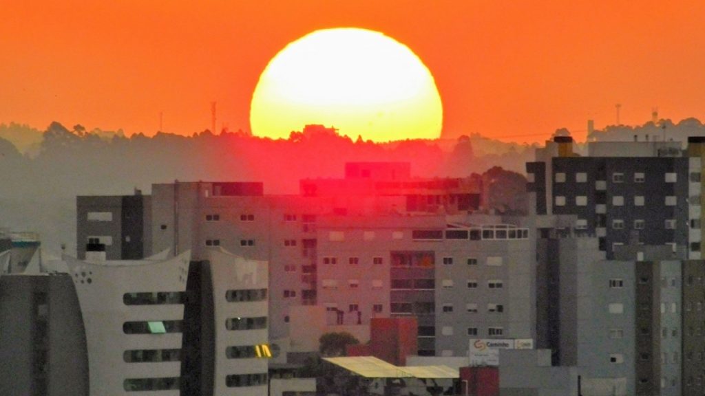 Calor extremo não dá trégua e continua com risco de temporais isolados