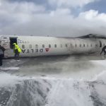 Vento e gelo no centro da investigação do avião que capotou em Toronto