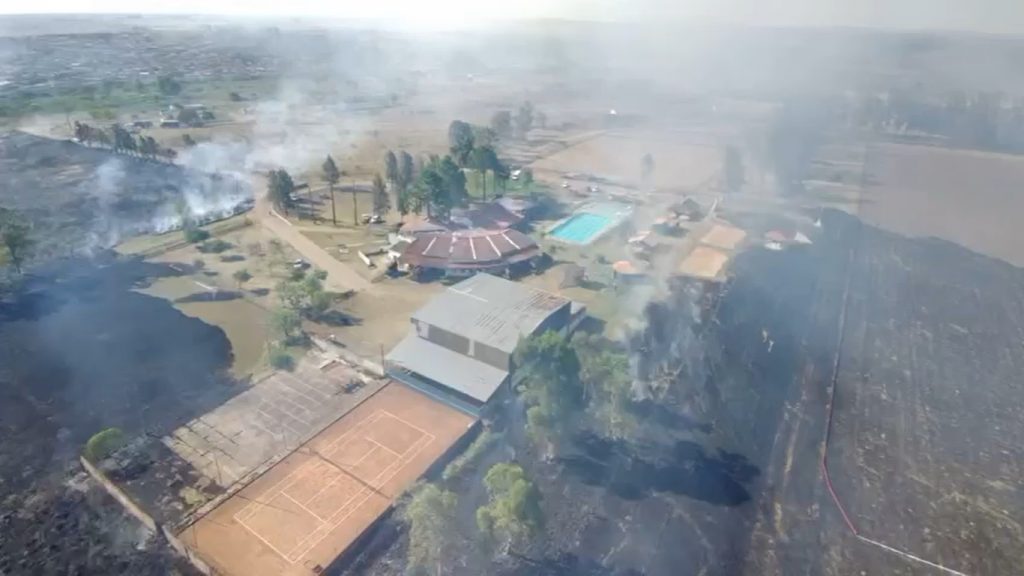 Calor extremo favorece incêndios e gera alerta dos bombeiros gaúchos