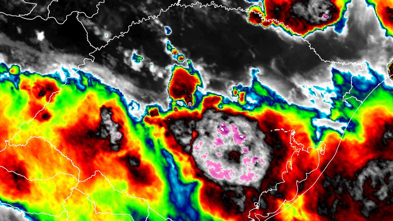 <span class="entry-title-primary">Frente fria reforça a instabilidade com chuva forte e temporais intensos</span> <h2 class="entry-subtitle">Frente fria avança pelo Rio Grande do Sul e encontra massa de ar quente com chuva localmente forte a intensa, granizo e vendavais </h2>