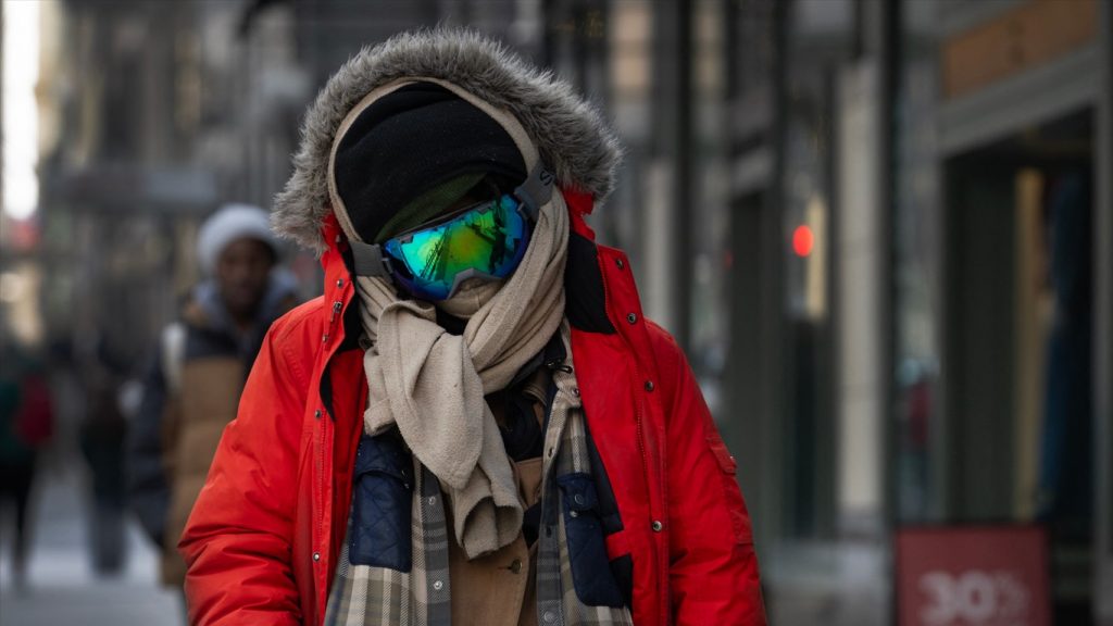 Frio extremo atinge marcas nos EUA em que a pele congela em minutos