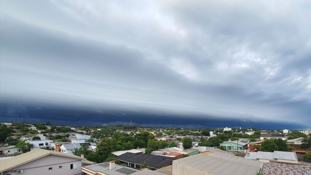 Quais as áreas de maior risco de temporais na tarde e noite de hoje