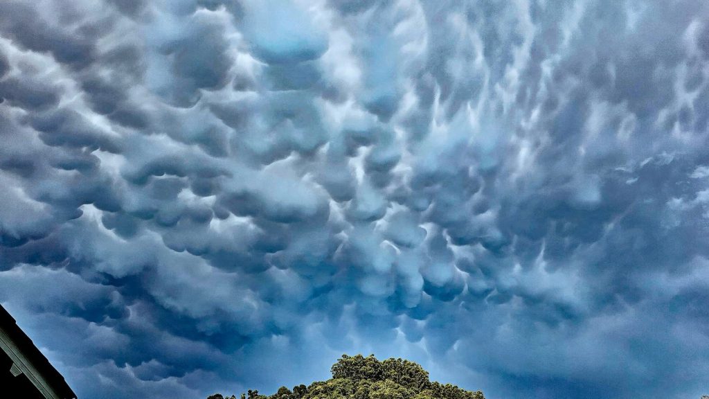 Nuvens Mammatus chamam a atenção no interior gaúcho