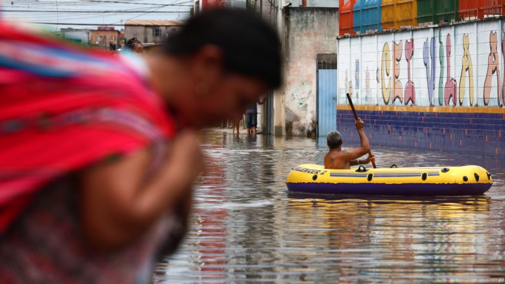 Bairro de São Paulo completa uma semana submerso pela enchente