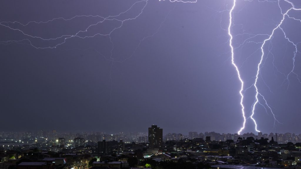 São Paulo ingressa em período com chuva e temporais frequentes