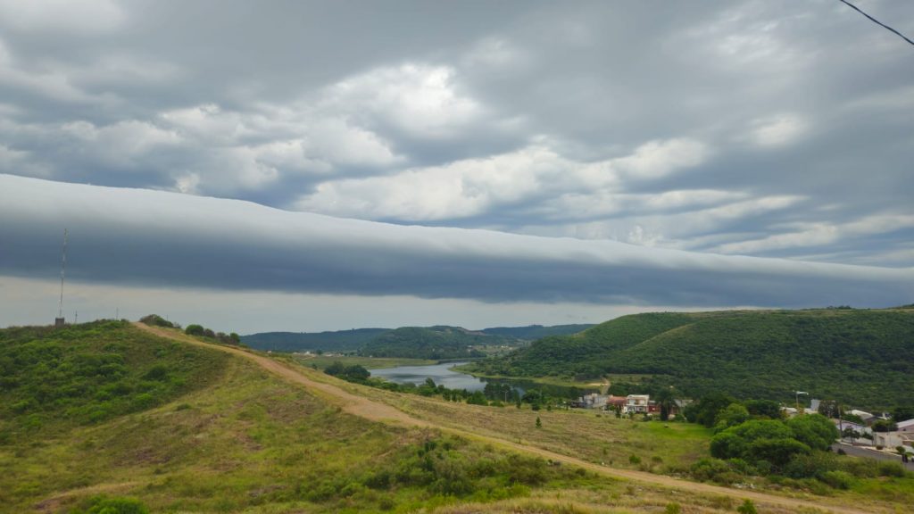 Nuvem rolo foi registrada em Santana do Livramento hoje