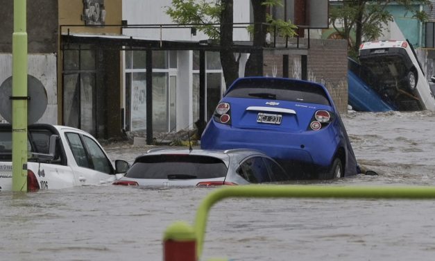 Chuva de 350 mm em horas por frente fria deixa seis mortos na Argentina