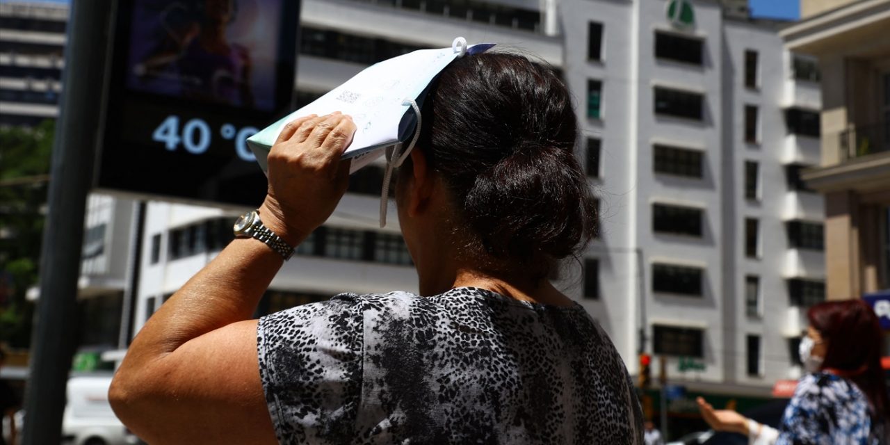 <span class="entry-title-primary">Porto Alegre completa uma semana abaixo de 30ºC em mês de extremos</span> <h2 class="entry-subtitle">Primeira e segunda semanas de março foram radicalmente diferentes no padrão de temperatura em Porto Alegre </h2>