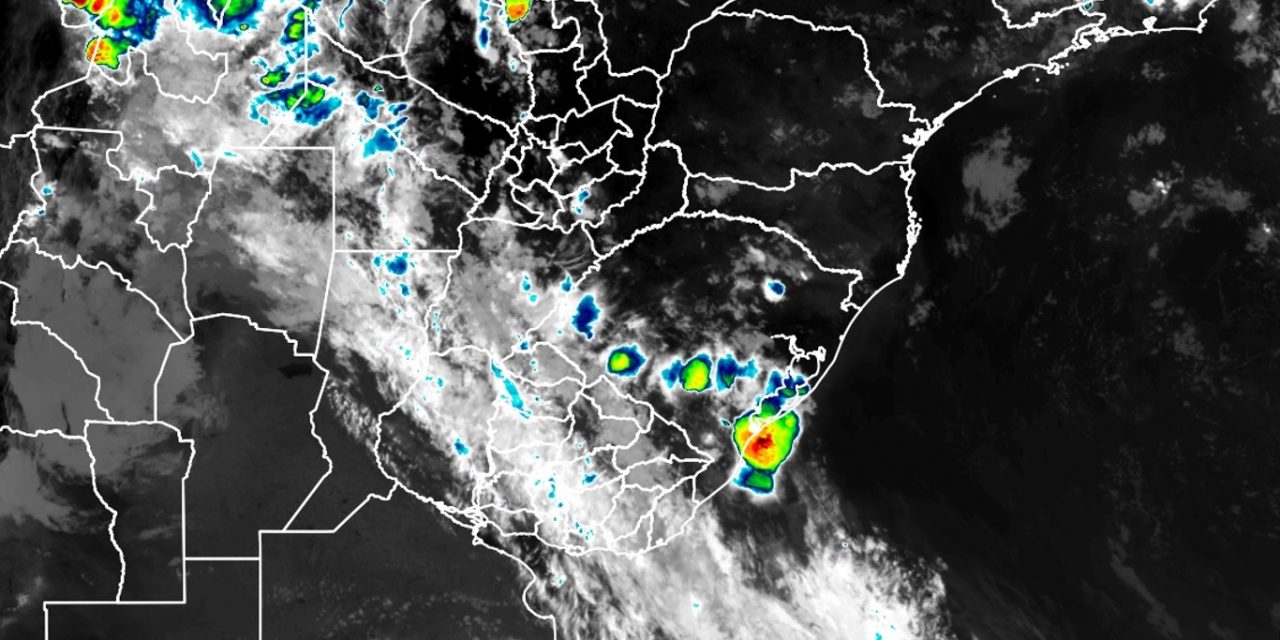 <span class="entry-title-primary">Chuva isolada e vento antes de frente fria que encerrará a onda de calor</span> <h2 class="entry-subtitle">Chuva e vento atingiu algumas regiões na véspera da frente fria que muda o tempo na maior parte do Rio Grande do Sul neste domingo </h2>