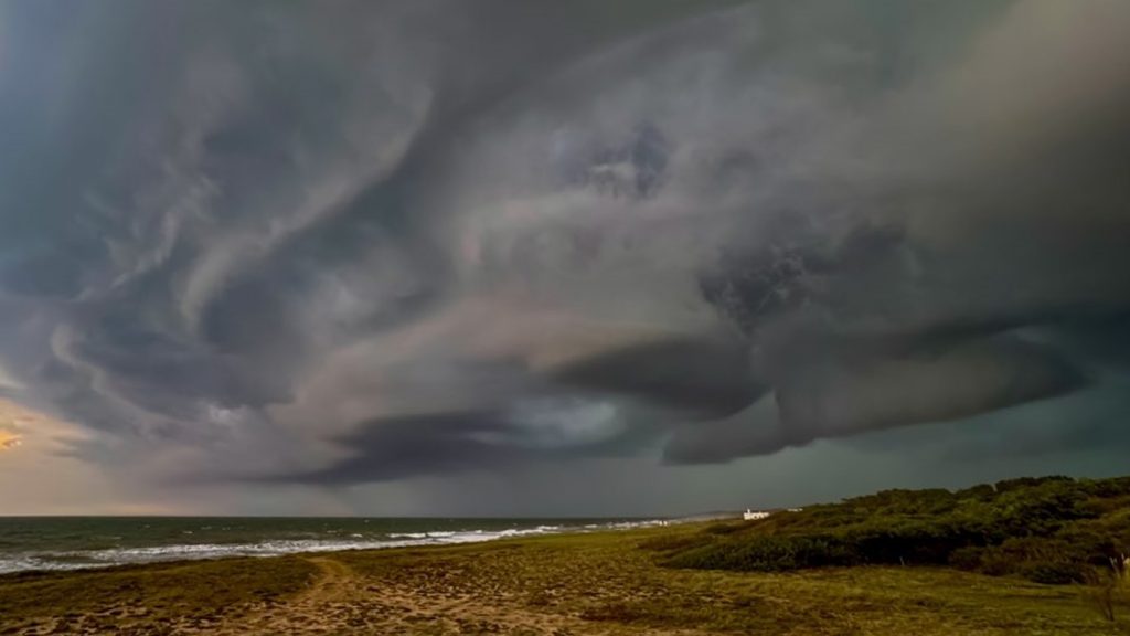Carnaval termina com 40ºC no RS e vendaval de até 113 km/h no Uruguai