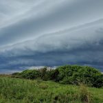 Calor com mormaço vai seguir favorecendo chuva e temporais isolados