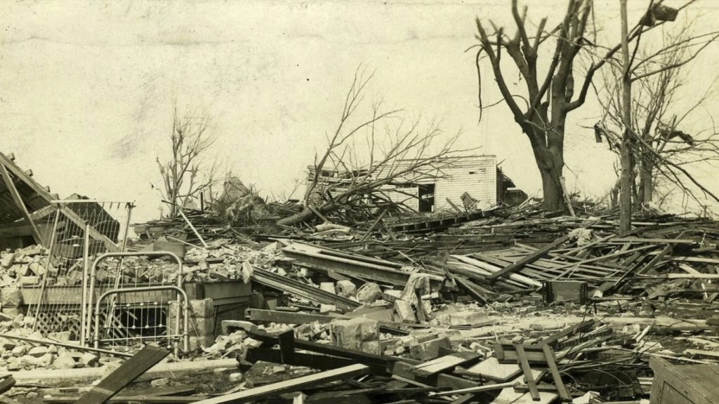 EUA recordam 100 anos do pior tornado do país com vento de 400 km/h