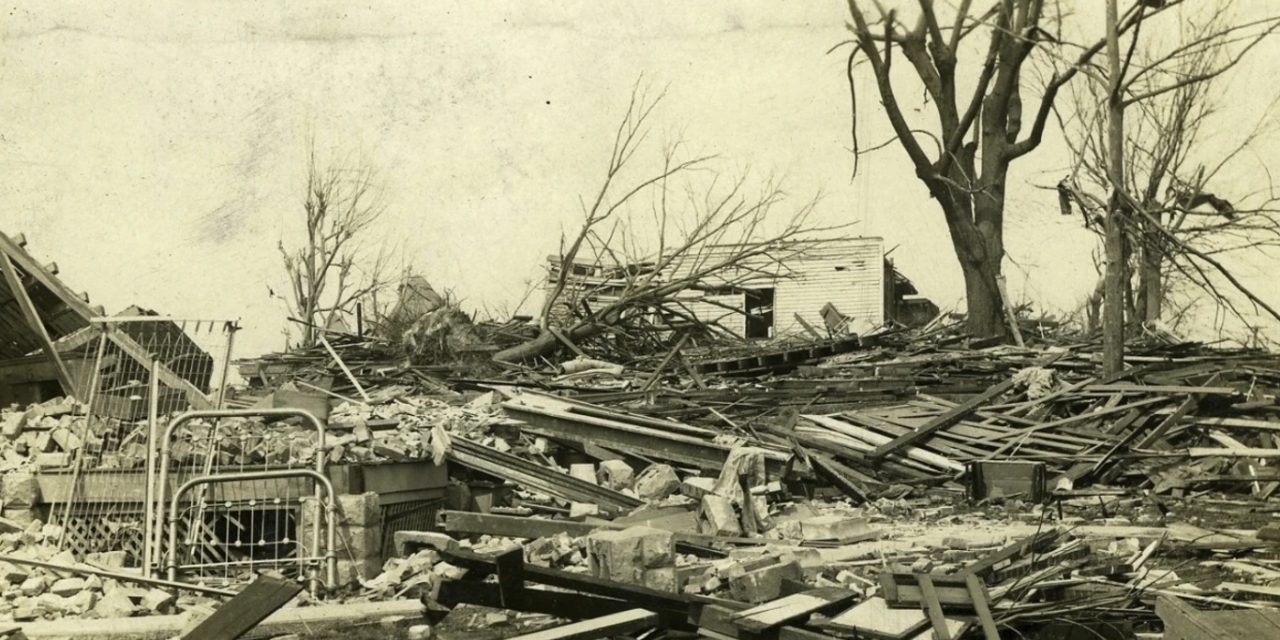 <span class="entry-title-primary">EUA recordam 100 anos do pior tornado do país com vento de 400 km/h</span> <h2 class="entry-subtitle">Tri-State Tornado deixou centenas de mortos e espalhou devastação do Meio-Oeste dos Estados Unidos em 18 de março de 1925 </h2>