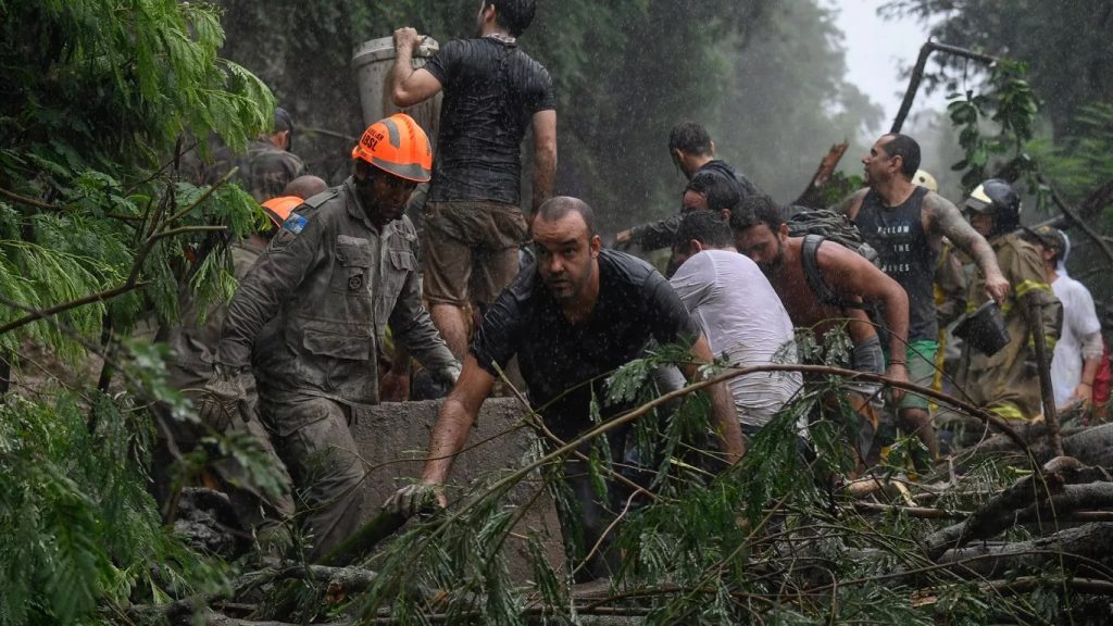 Cenário de perigo por enchentes e deslizamentos na Região Sudeste