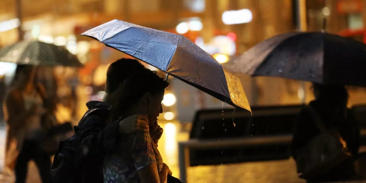 <span class="entry-title-primary">Onde cresce o risco de chuva intensa no Sul do Brasil nas próximas horas</span> <h2 class="entry-subtitle">Chuva forte a intensa atinge áreas do Sul do Brasil nesta quinta-feira pela influência de um centro de baixa pressão </h2>