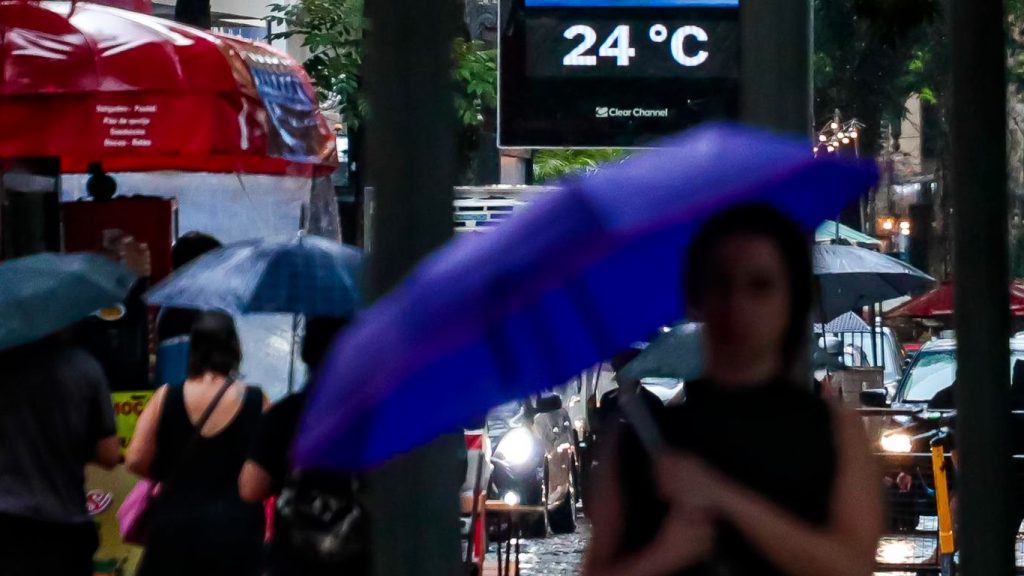 Nova mudança do tempo com retorno da chuva vai marcar o sábado
