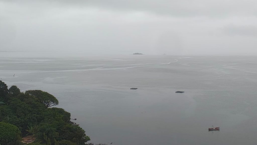 Chuva acima de 100 mm provoca alagamentos em Florianópolis