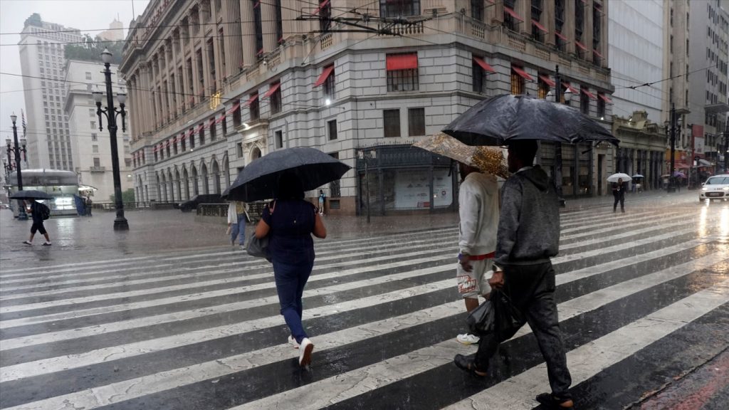 São Paulo terá chuva frequente e risco de pancadas fortes na semana