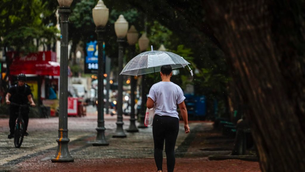 O que esperar do tempo no Sul do Brasil com o avanço da frente fria