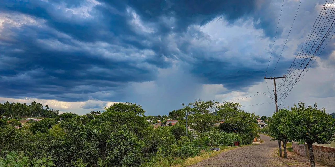 <span class="entry-title-primary">Chuva retorna em parte do Rio Grande do Sul nesta sexta-feira</span> <h2 class="entry-subtitle">Previsão do tempo para esta sexta-feira no Rio Grande do Sul indica chance de chuva em poucos pontos do estado </h2>