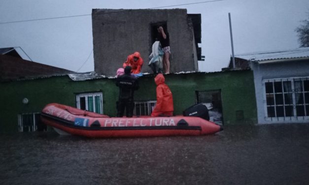 Enchente piora com cidades isoladas e estradas bloqueadas na Argentina