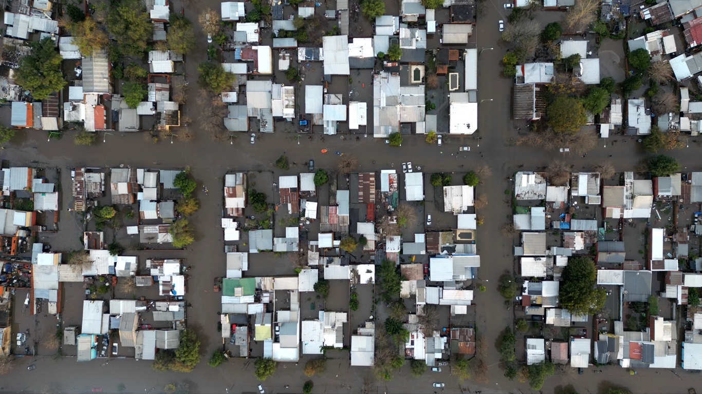 Foto aérea mostra a cidade de Zárate inundada pela enchente na Argentina Foto aérea mostra a cidade de Zárate inundada pela enchente na Argentina